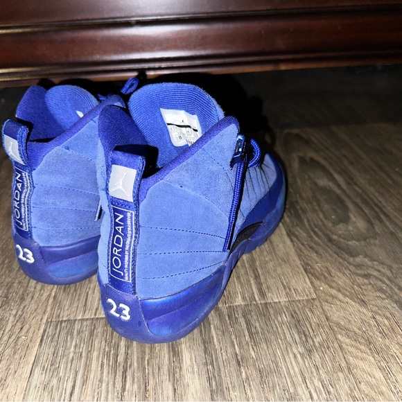 Air Jordan 12 - Picture 2 of 3